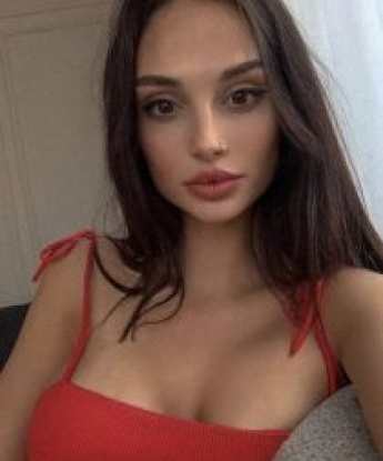 Нежные прикосновения, страстные поцелуи, искушающие игры - все это ждет тебя в моих объятиях. Я создам неповторимую атмосферу удовольствия и релаксации. Возможности моего тела и души сведут тебя с ума. Мой опыт и красивая внешность позволят тебе окунуться в мир наслаждения и раскрыть твои самые сокровенные желания. Живу в Москве, моя квартира - настоящий гнездышко страсти и удовольствия. Уверена, что встреча со мной оставит лишь самые положительные эмоции и жажда возвращения. Неотразимые фото и отзывы - гарантия особого вечера. Твоя страсть ждет нашей встречи! 💋🌹🔥 Елена